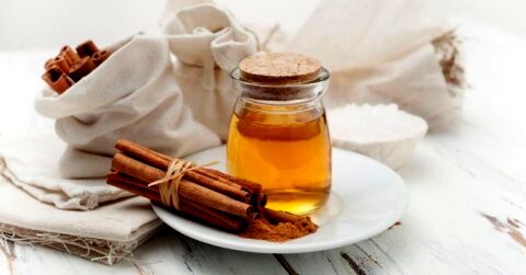 طرز تهیه ۴ ماسک خانگی با عسل برای ترمیم انواع پوست