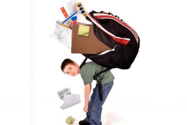 قامتی خمیده زیر فشار کوله غیراستاندارد