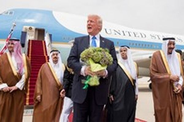 "رئیس جمهور تاجر" متحدانش را تحقیر کرد