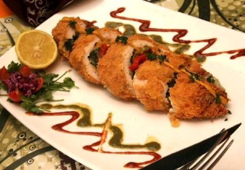 رولت مرغ شکم‌پر؛ خلاقیت و خوشمزگی در یک غذا