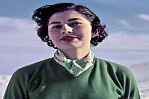 گردنبند گرانقیمت همسر محمدرضا پهلوی بر گردن بازیگر هالیوودی