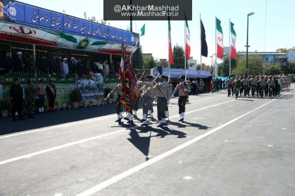 رژه نیروهای مسلح در آغاز هفته دفاع مقدس در مشهد