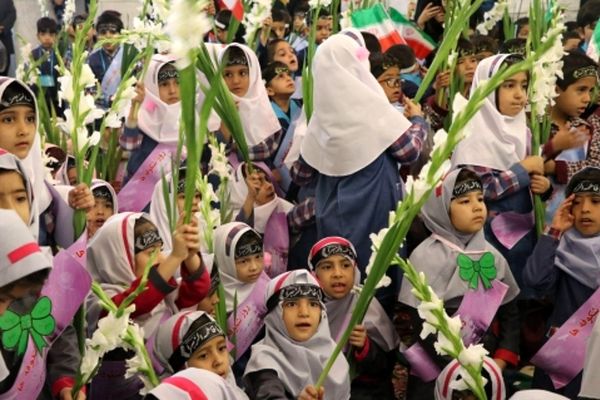 جشن شکوفه های دانش آموزی در حرم مطهر رضوی برگزار شد