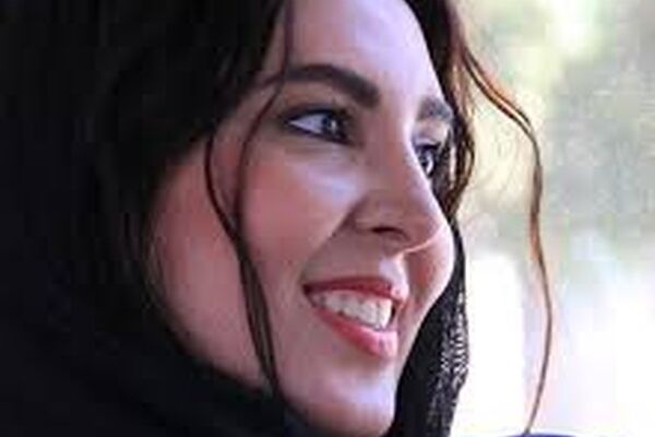لیلا بلوکات و خواهرانش در یک قاب