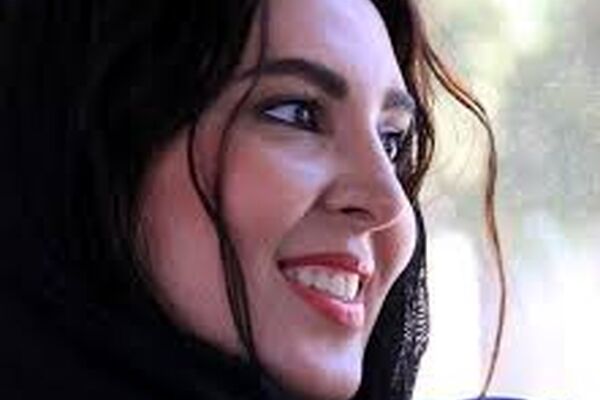 لیلا بلوکات و خواهرانش در یک قاب