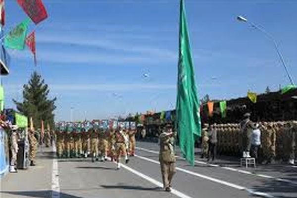 یگان‌ های پروازی ارتش و سپاه بر فراز خلیج فارس رژه رفتند