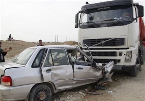برخورد تریلی با پراید چهار نفر را مصدوم کرد