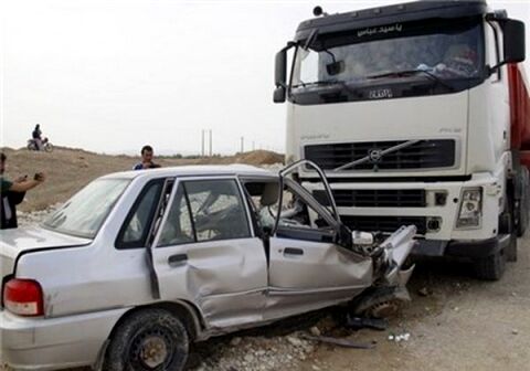 برخورد تریلی با پراید چهار نفر را مصدوم کرد