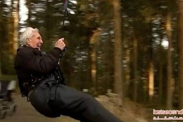 پیرترین زیپ لاین سوار دنیا