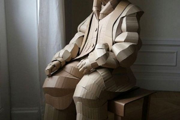 مجسمه های شگفت انگیز اهالی یک روستا از جنس مقوا