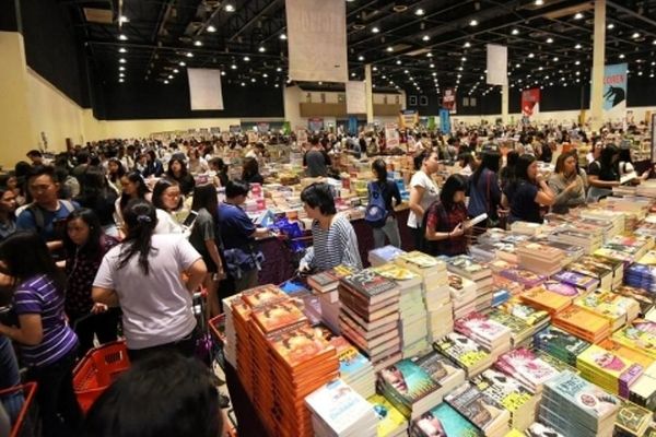 بزرگترین حراجی کتاب دنیا در دبی
