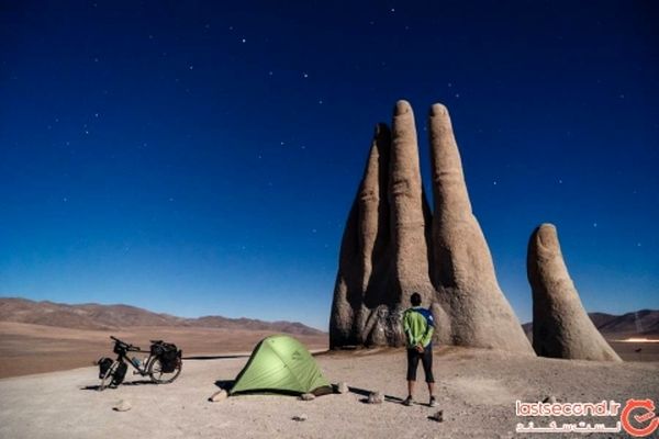 دست سنگی در بیابان آتاکامای آمریکای جنوبی