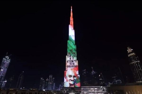 جشن تولد گاندی در برج خلیفه دبی