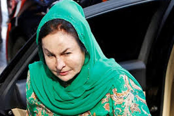 همسر نخست وزیر سابق مالزی به ۱۷ جرم متهم شد