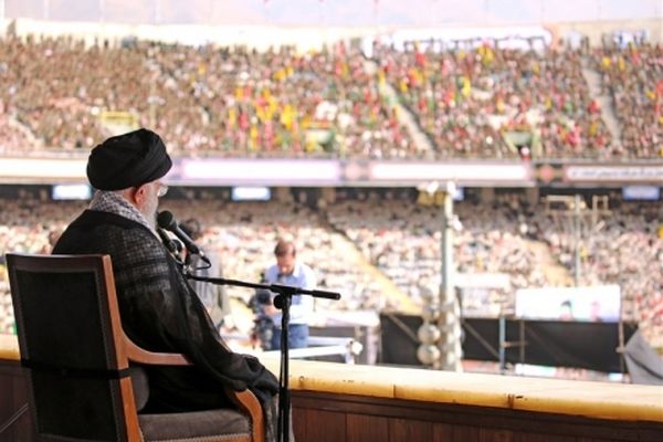 امام خامنه‌ای در ورزشگاه آزادی: تحریم را شکست خواهیم داد