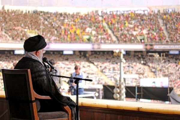 امام خامنه‌ای در ورزشگاه آزادی: تحریم را شکست خواهیم داد