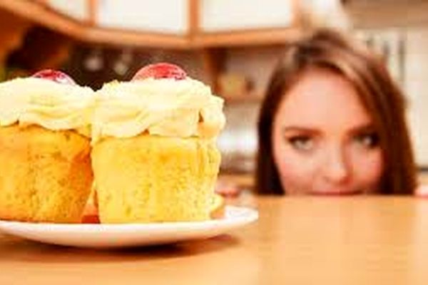 راه رهایی از اعتیاد به خوراکی‌های شیرین