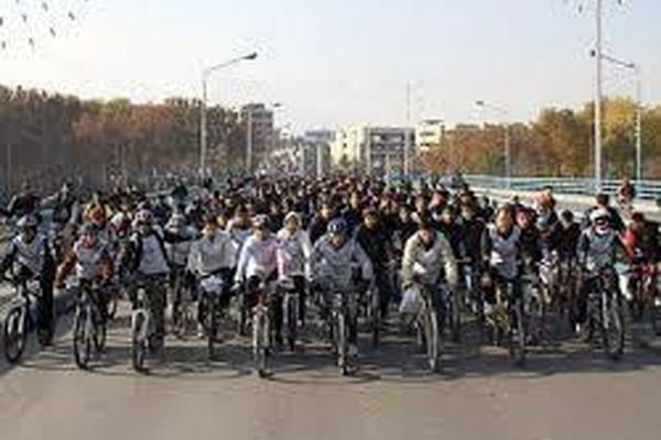 همایش دوچرخه سواران در خیابانهای مشهد