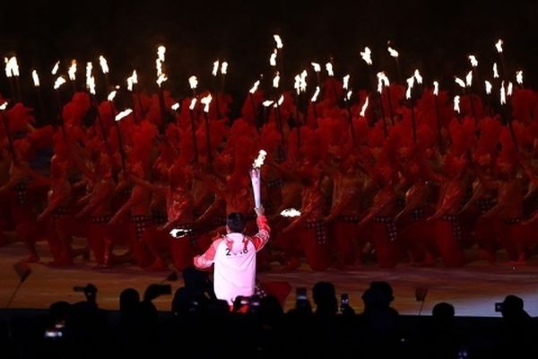 مراسم افتتاحیه بازی‌های پاراآسیایی آغاز شد