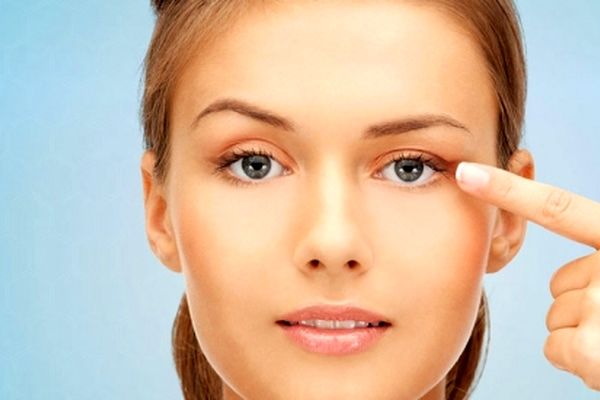 علت و روش‌های رفع افتادگی پلک