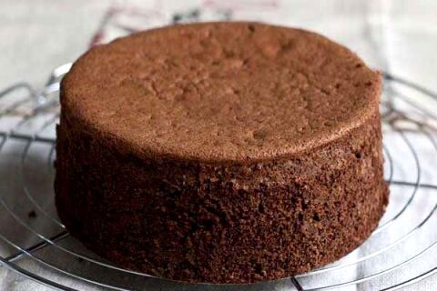 طرز تهیه کیک اسفنجی شکلاتی