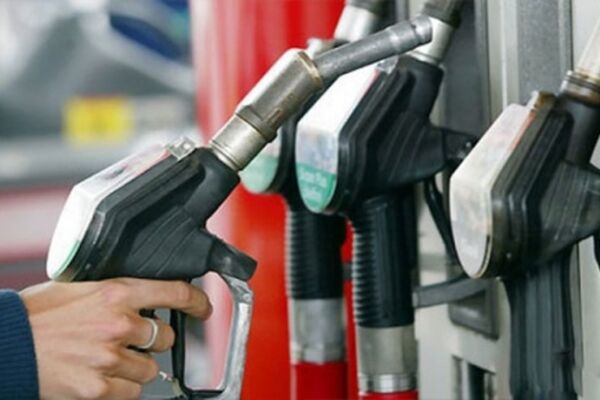 صحبتی درباره افزایش قیمت بنزین وجود ندارد /دولت جلوی قاچاق سوخت را بگیرد