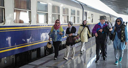 قطار گردشگری قلب ایران وارد سرخس شد
