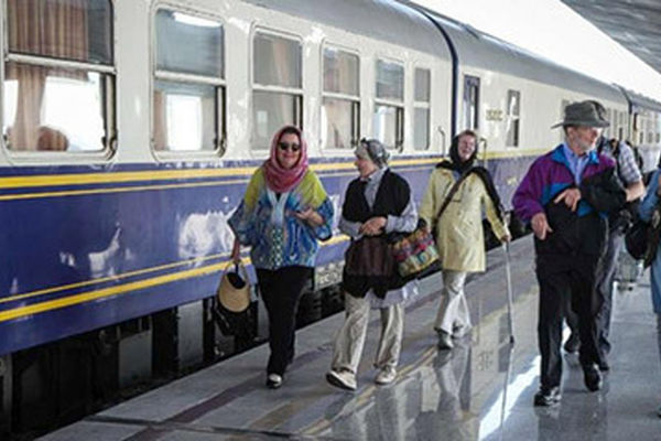 قطار گردشگری قلب ایران وارد سرخس شد