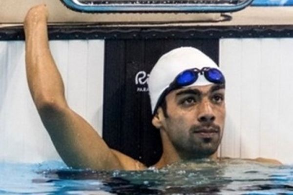 طلای جاکارتا بر گردن شناگر خراسانی