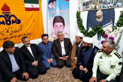 تجلیل استاندار از خانواده شهدای شهرستان جوین
