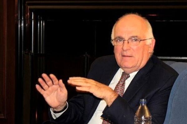 مقام انگلیسی: ترامپ به پرستار کودک نیاز دارد