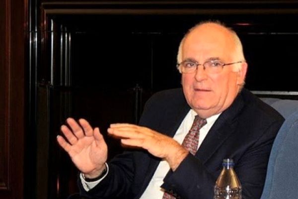 مقام انگلیسی: ترامپ به پرستار کودک نیاز دارد