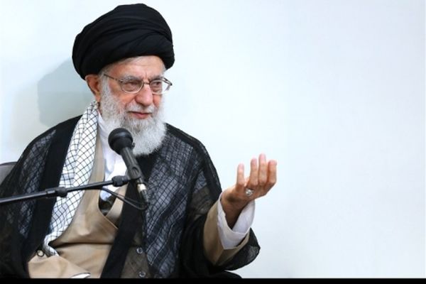 مقام معظم رهبری: حل مشکلات اقتصادی و تامین نیازهای مردم نیازمند کار جهادی است / سران قوا برای حل اقتصاد کشور ت