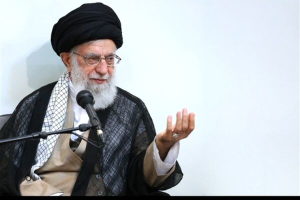 مقام معظم رهبری: حل مشکلات اقتصادی و تامین نیازهای مردم نیازمند کار جهادی است / سران قوا برای حل اقتصاد کشور ت