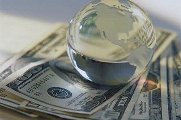 تداوم ریزش جهانی ارزش دلار بر خلاف پیش‌بینی‌ها