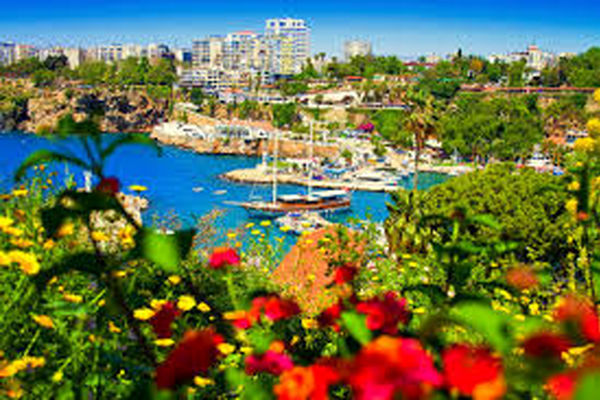 خانم بازیگر چاق‌ تر از همیشه در آنتالیا! +عکس