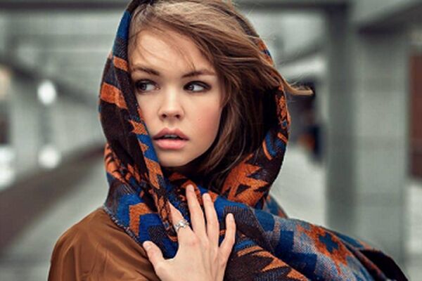۱۰ ترفند خلاقانه برای استفاده از روسری، مخصوص دختران جوان