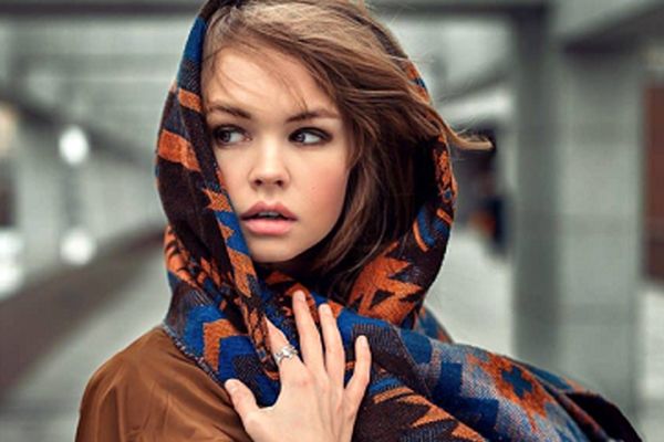 ۱۰ ترفند خلاقانه برای استفاده از روسری، مخصوص دختران جوان