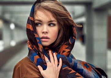 ۱۰ ترفند خلاقانه برای استفاده از روسری، مخصوص دختران جوان