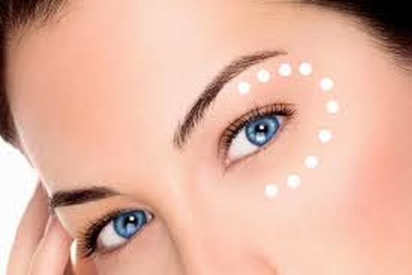 تکنیک های طلایی برای مراقبت از پوست دور چشم