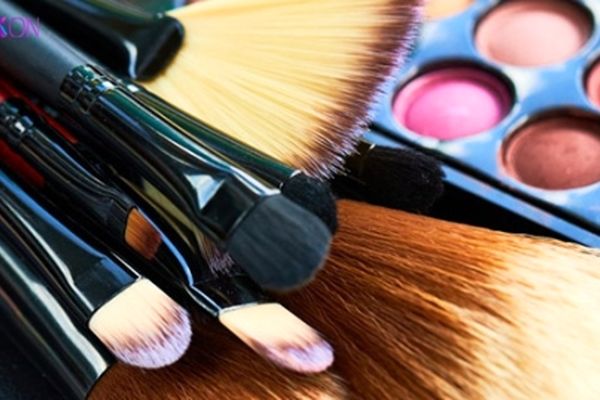 چند وقت یکبار لوازم آرایشی تان را تمیز می کنید؟