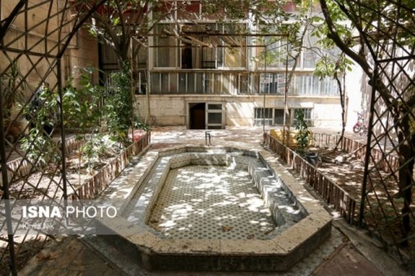 واکنش خانواده فرخزاد به ثبت خانه پدری فروغ