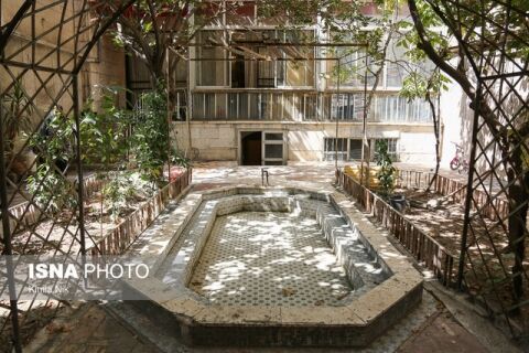 واکنش خانواده فرخزاد به ثبت خانه پدری فروغ