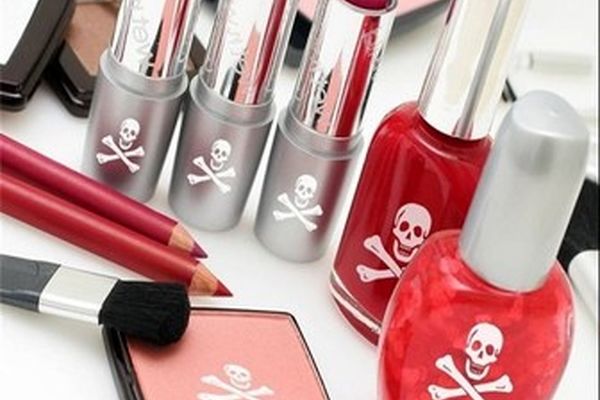 مرگ هنرپیشه زن مشهور بخاطر مواد آرایشی! + عکس