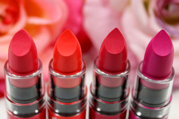 رژ لب سالم چه ویژگیهایی دارد؟