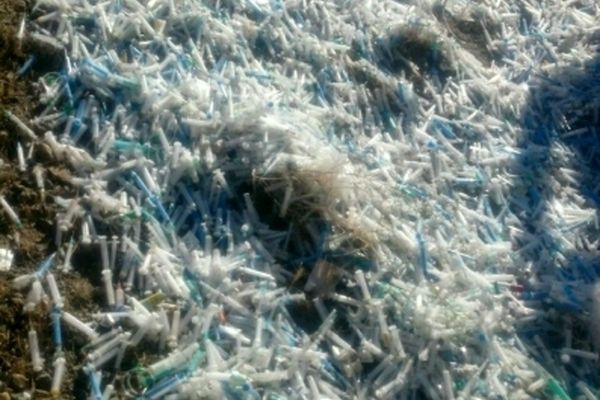 کشف هزاران سرنگ آلوده در ارتفاعات طرقبه