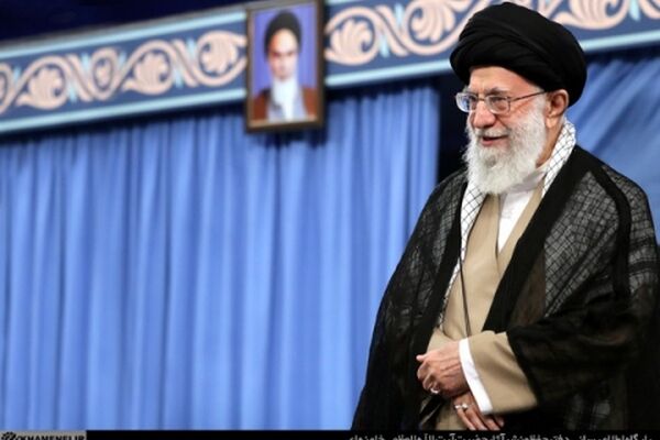 مراسم شب خاطره دفاع مقدس با حضور امام‌خامنه‌ای برگزار شد +عکس