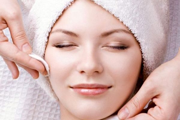 داشتن پوست درخشان بعد از خواب