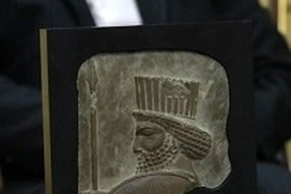 بازگرداندن اثر تاریخی ۲۵۰۰ ساله به کشور+ عکس