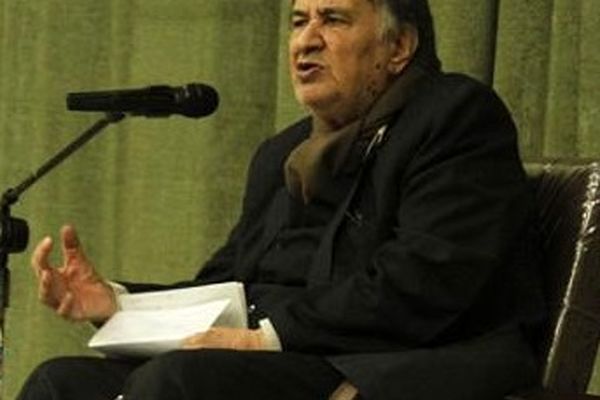 ساخت یک باب کتابخانه به یاد چهره ماندگار ادب فارسی